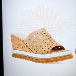 NWT Pelle Moda Meg Platform Wedge Sandal 8.5M Latte
